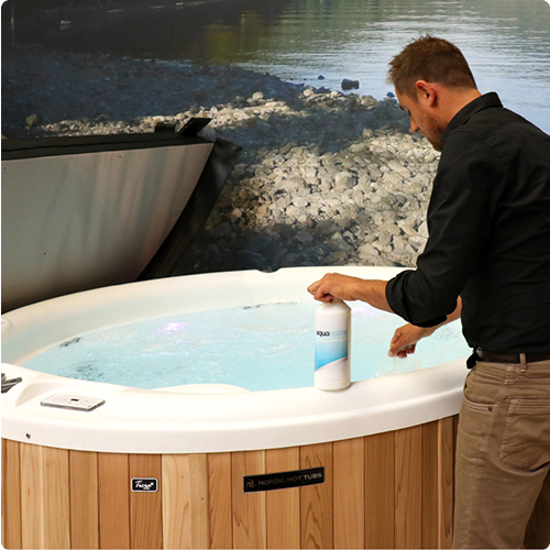 Aquakristal hottub water reinigen wateronderhoud